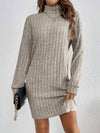elegant-strikkjole-med-hoj-krave-komfort-og-stil-til-alle-arstider